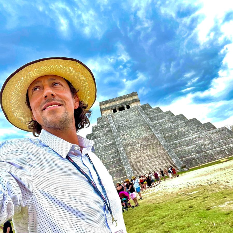 Horacio at Chichén Itzá